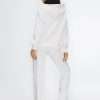 white travel outfit women