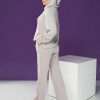 beige airport outfit women
