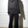 black travel outfit women