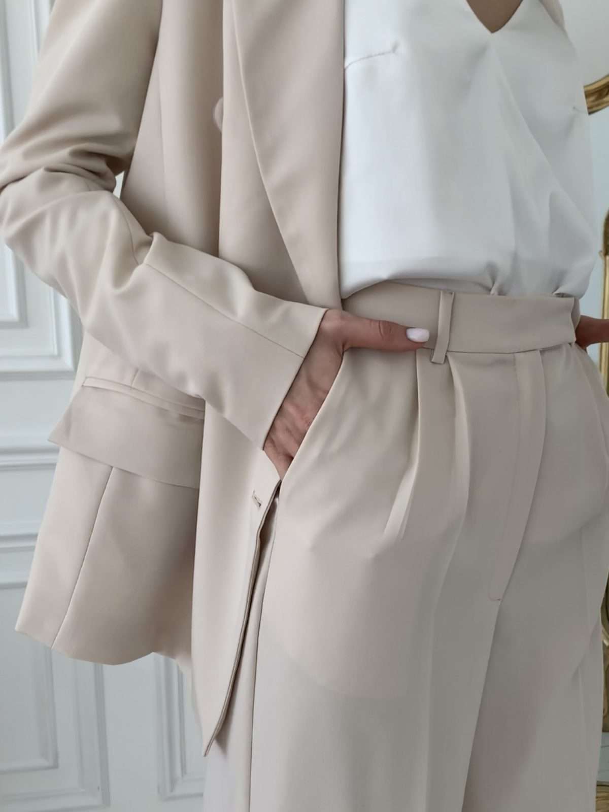 Trousers suit for women in beige